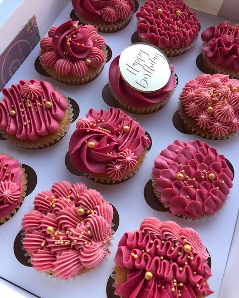 Ennah's Cakes | thank you all SO much for all the love and kind words on my 200k post, so grateful.. here’s some hot pink cupcakes✨ honestly nothing beats… | Instagram Boujee Cupcakes, Hot Pink Cupcakes, 30th Birthday Cupcakes, Hot Pink Cakes, Party Tricks, 60th Bday, Anime Foods, 60 Birthday, Gold Cupcakes