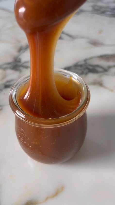 We’re breaking down exactly how to make homemade caramel. Rich and delicious, this easy caramel sauce is perfect for all sorts of recipes! Use it as a filling in a salted caramel cake, drizzle it over ice cream, or just eat the best caramel sauce by the spoonful! 1 cup sugar 6 tablespoons unsalted butter, room temperature 1/2 cup cream 1/2 to 1 teaspoon sea salt Best Caramel Sauce, Easy Caramel Sauce, Homemade Caramel Recipes, Salted Caramel Cake, Broma Bakery, Easy Caramel, Caramel Recipes Sauce, How To Make Caramel, Homemade Caramel Sauce