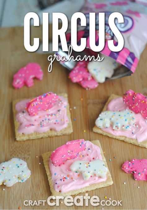 These Circus Grahams are fun, easy and delicious! Halloween Costumes Pictures, Circus Crafts, Easy Donuts, Diy Halloween Costume, Mouthwatering Recipes, Daycare Crafts, Camp Ideas, Circus Theme, Cool Halloween Costumes