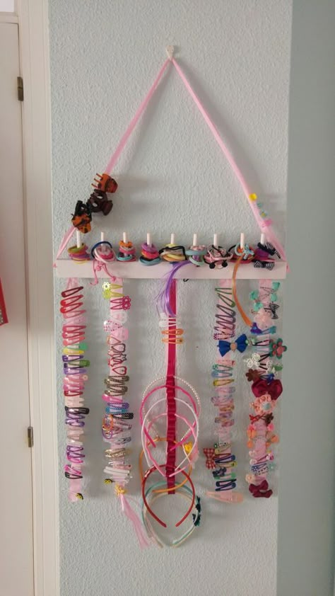 ingeniosas formas de organizar accesorios para el cabello #hair #accesories #organize #order Hair Clip Organizer, Hair Bow Organizer, Hair Accessories Holder, Hair Accessories Storage, Baby Room Organization, Bow Organizer, Hair Clip Holder, Organizing Hair Accessories, Hair Clips Diy