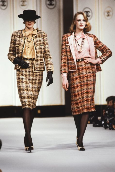 80s Chanel, Chanel 80s, Coco Chanel Style, 1980’s Fashion, Coco Chanel Fashion, Crazy Fashion, Chanel Suit, Chanel Runway, Vogue France