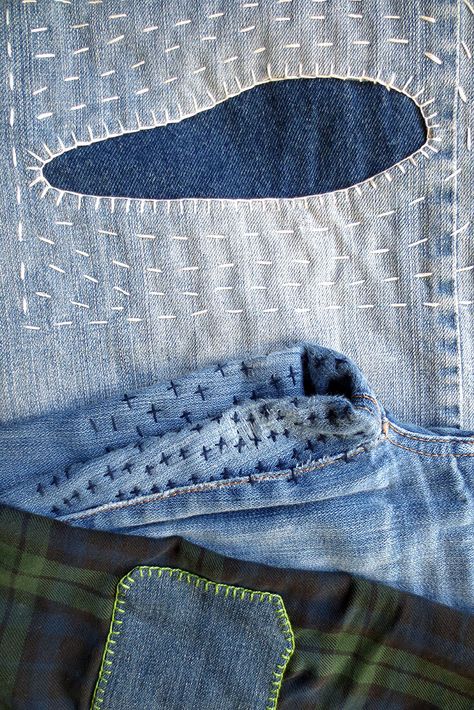 Denim Mending, Repair Embroidery, Embroidery Repair, Visible Mending Jeans, Boro Mending, Visible Mending Stitches, Sashiko Mending, Sashiko Boro, Boro Sashiko