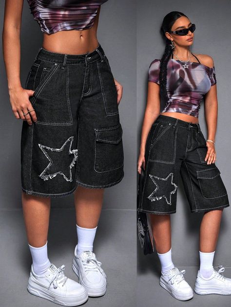 How To Make Jorts With Jeans, Baggy Jeans Shorts Outfit, Baggy Shorts Women, Denim Bermuda Shorts Outfit, Jorts Women, 1990s Streetwear, Alt Style Outfit, Bermuda Shorts Outfit, Feminine Tomboy