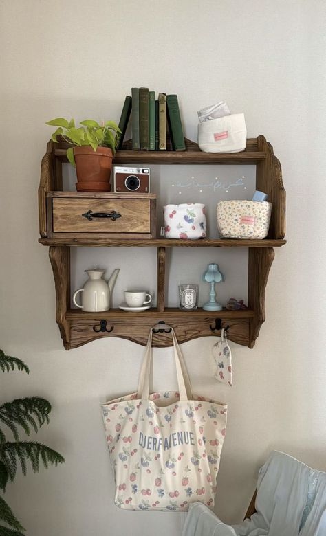 Hanging Purses On Wall Aesthetic, Cozy House Decor Ideas, Unique Storage Ideas, Small Shelf Decor, Wall Shelves Ideas, Vintage Wall Shelf, Trinket Shelf, Shelving Decor, Welcome To My House