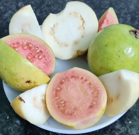 Guava Aesthetic, Vitamin A Foods, Foodie Pics, Guavas, Exotic Fruit, Food Cravings, Fruits And Vegetables, Vitamins, Cooking Recipes