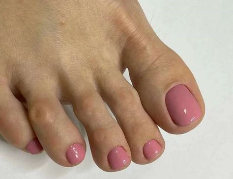 Spring Pedicure Ideas Toenails Pink, Summer Pedi 2023 Color Trends, 2023 Pedicure Colors Pale Skin, Toenail Trends 2023, Pedicure Shape Toe Nails, Nails 50 Year Old, Toenail Colours 2023, Top Pedicure Colors Summer 2023, Shellac Toenails Pedicures