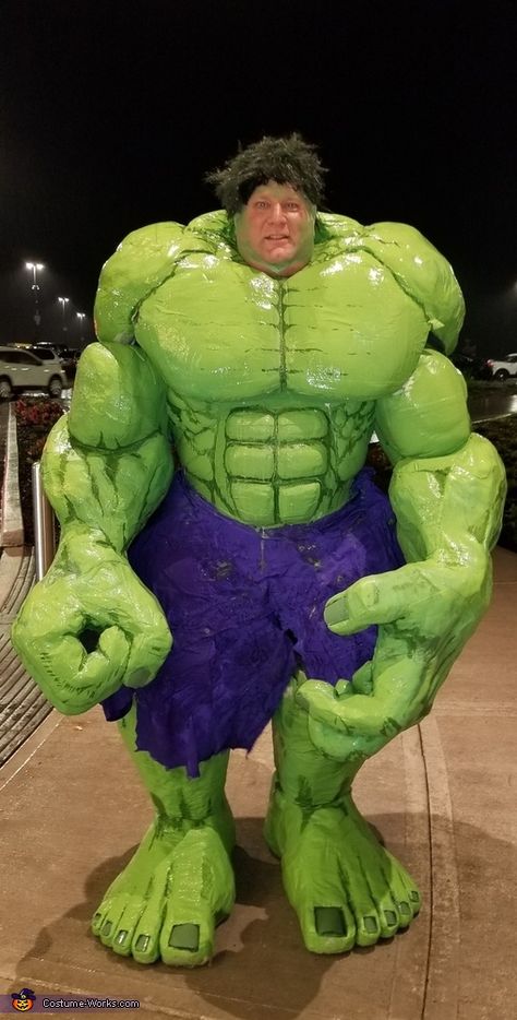 Diy Hulk Costume For Men, The Hulk Costume, Hulk Halloween Costume, Hulk Theme, Hulk Costume, Creative Halloween Costumes Diy, Halloween Costum, Halloween Diy Outdoor, Funny Costume