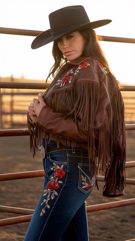 Looking for stylish Rodeo Outfits For Women? From Casual Rodeo Outfits For Women to Hot Rodeo Outfits, find the perfect western-inspired looks. Summer Rodeo Outfits For Women and Jeans Rodeo Outfits For Women are must-haves! #RodeoVibes #WesternWear #CowgirlTrends