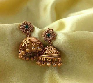 Gold Antique Jumkas Design, Jumki Design Gold Bridal, Gold Jumkas Antiques, Antique Earrings Jhumka, Gold Jumkas Design, Jumkis Indian Jewelry, Jumkas Antiques, Gold Jumkas, Golden Jhumka