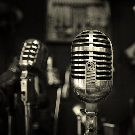 Old fashioned microphone like the sort Frankie Valli and the Four Seasons would have used Old Microphone, Musica Salsa, Welcome To Night Vale, Night Vale, Musica Rock, Alicia Keys, Smooth Jazz, I'm With The Band, Miles Davis