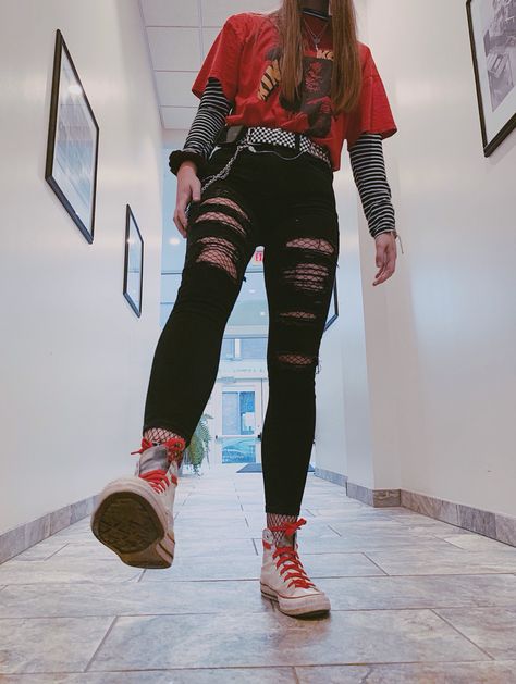 Egirl Streetwear, Grunge Outfit Women, Alt Girl Aesthetic Outfits, Alt Girl Outfits Aesthetic, Halloween Outfit Inspiration, Egirl Winter Fashion, Grunge High Waist Jeans For Alternative Fashion, Egirl Outfits Pants, Winter Egirl Outfits