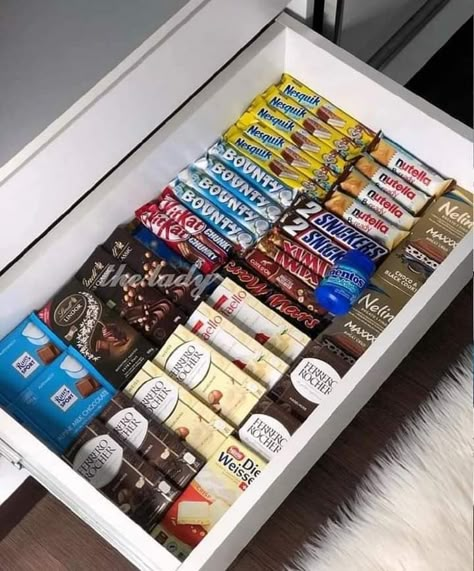 Snack Drawer Aesthetic, Aesthetic Sweet Food, Snack Drawer, Snack Organizer, Rainbow Birthday Cake, Yummy Ice Cream, Kawaii Cooking, Sleepover Food, Junk Food Snacks