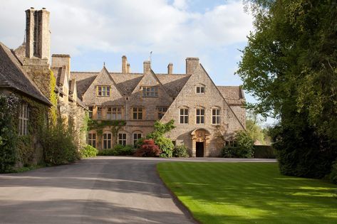 Inside What May Be the Beckhams’ New English Country Home Potter Manor, David Beckham House, Beckham House, Extravagant Homes, English Estate, English Architecture, English Cottages, Care Homes, English Manor Houses