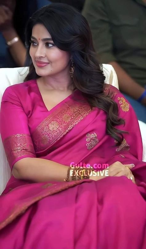 Sneha Prasanna Saree, Sreeleela Actress In Saree, Sneha Hot Saree Look, Actress Sneha In Silk Saree, Srinisha Jayaseelan Saree, Sneha Actress, Beauty Smile, Indian Photoshoot, Natural Face