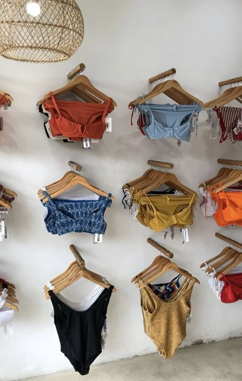 Bathing Suit Display Ideas, Womens Retail Store Design, Ideas Para Boutique, Small Retail Store Design Boutiques, Swimwear Display, Small Retail Store Design, Fashion Boutique Interior, Clothing Boutique Ideas, Fashion Store Design