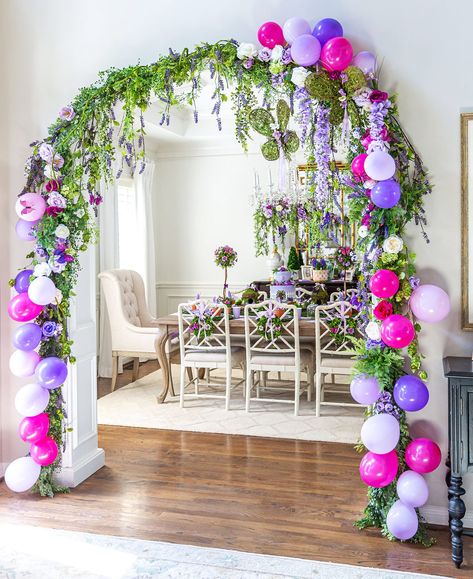 Garden Of Eden Birthday Party, Fairy Birthday Balloon Arch, Isabella Themed Birthday Party, Nature Quince, Flower Themed Birthday Party, Flower Themed Party, Garden Theme Birthday, Enchanted Forest Birthday Party, Fairy Garden Birthday