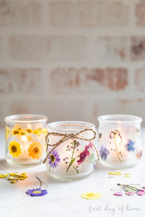 Small Jar Crafts, Girls Craft Night Ideas, Crafts For Girls Night, Wildflowers Party, Pressed Flower Lanterns, Ebook Website, Craft Night Party, Flower Lantern, Craft Nights