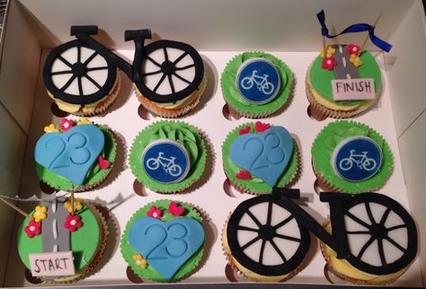 Bike Cupcakes, Mountain Bike Cake, Bike Cake, Random Gift Ideas, Bike Cakes, Company Ideas, Sport Theme, Different Cakes, Cake Inspo