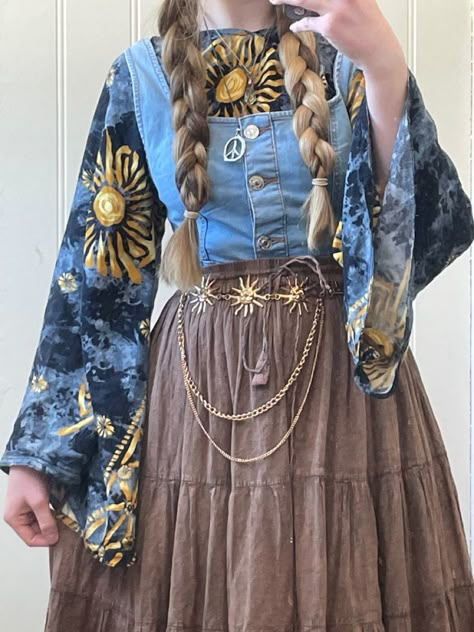 70s Aesthetic Clothing, Blue Boho Outfit, Fantasy Aesthetic Outfits, Wiccan Outfits, Hippie Outfit Inspo, Whimsical Outfit, 70s Inspired Outfits, Earthy Outfits, Estilo Hippie