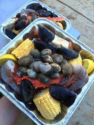 Clam Boil Recipe, Clambake Recipe, Grilled Clams, Traeger Grill Recipes, Grays Harbor, Lobster Bake, Seafood Bake, Seafood Boil Recipes, Crab Boil