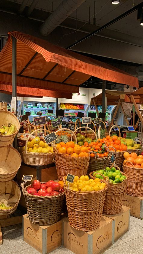 Supermarket Ideas, Fruit Store, Fruit And Veg Shop, Grocery Supermarket, Grocery Store Design, Shop Facade, Fruit Market, Farm Store, Fruit Shop