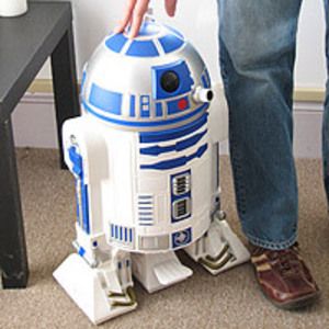 Star Wars R2-D2 Trashcan Star Wars Room Ideas, Gamer House, Star Wars Furniture, Ben Kenobi, Star Wars Technology, Star Wars A New Hope, Nerd Cave, Star Wars Room, Lando Calrissian