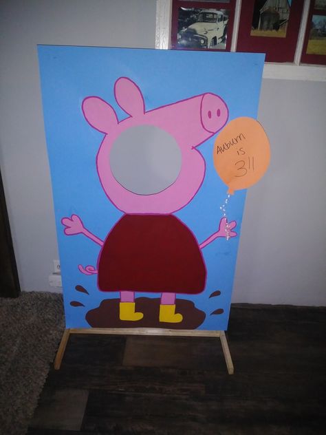 Peppa Pig Crafts For Toddlers, Peppa Pig Birthday Party Games, Diy Peppa Pig Decorations, Peppa Pig Diy, Peppa Pig Party Decorations, Pig Photo, Peppa Pig Decorations, Peppa Party, Pig Crafts