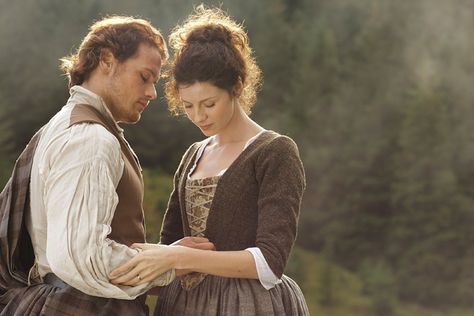 Photographer Nick Briggs uploaded quite a few of his photos from a promotional photoshoot of Claire (Caitriona Balfe) and Jamie (Sam Heughan) from the first season of Outlander. Outlander News, Gabaldon Outlander, John Bell, Diana Gabaldon Outlander Series, Outlander Quotes, Outlander Season 1, Diana Gabaldon Outlander, Outlander Book Series, Jamie Fraser Outlander