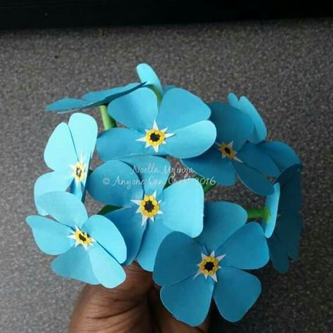 Forget Me Not Paper Flowers Diy Forget Me Not Flowers, Forget Me Not Craft, Paper Forget Me Not Flowers Diy, Forget Me Not Paper Flowers, Paper Bouquet Diy, Rolled Paper Flowers, Paper Bow, Rainbow Paper, Handmade Flowers Paper