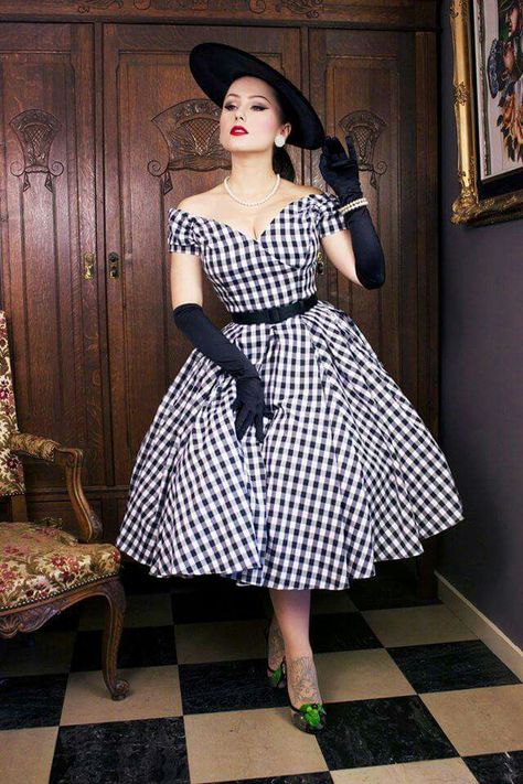 Retro Glamour Outfit, Vintage Tea Party Outfit, Vintage Outfits 90s Retro Dress, Pinup Barbie, Vintage Outfits 50s Rockabilly Style, Classy Vintage Outfits, 50 Style Dresses, Idda Van Munster, Vintage Outfits 50s