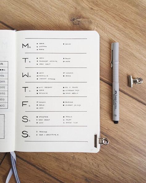 Weekly Layout for Bullet Journal. Because we need ways to keep ourselves on track! Minimalist Bullet Journal Layout, Journal D'inspiration, Minimalist Bullet Journal, Bullet Journal Weekly Layout, Weekly Log, Bullet Journal Minimalist, Bullet Journel, Journal Weekly, Bullet Journal 2019