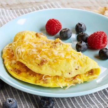 1-minute-sausage-cheese-omelet-930×550 Sausage Omelette, Cheese Omelette Recipe, Breakfast Sausage Links, Telur Dadar, Cheese Omelet, Cheese Omelette, Omelets Recipe, Bacon On The Grill, Omelette Recipe