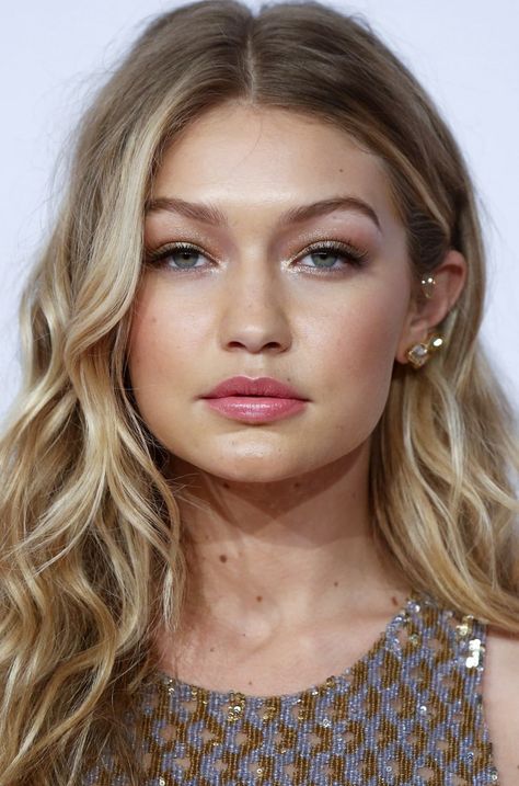 Gigi Hadid Best Looks, Gigi Hadid Balayage, Gigi Hadid Hair Color, Gigi Hadid Makeup, Gigi Hadid Hair, Golden Blonde, Inspirational Celebrities, Blonde Balayage, Gigi Hadid