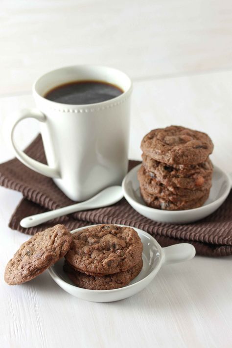 Chewy Mocha M&M Cookies - Overtime Cook Lentil Cookies, Mocha Cookies, Chocolate Sweets, Evening Snacks, Chocolate Tea, Be Pretty, Good Morning Coffee, Chocolate Coffee, Chocolate Cookies