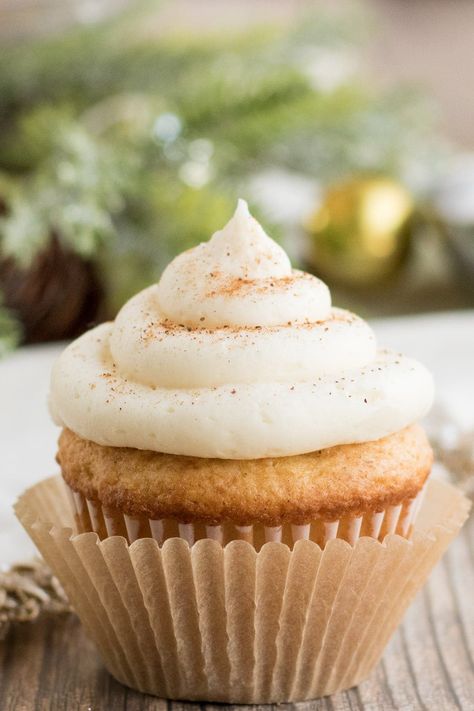 Thanksgiving Side Dish Ideas, Eggnog Cupcakes, Holiday Brownies, Eggnog Dessert, Truck Cupcakes, Cupcakes Baby Shower, Eggnog Recipe Homemade, Cake Mix Cupcakes, Christmas Cupcakes Recipes