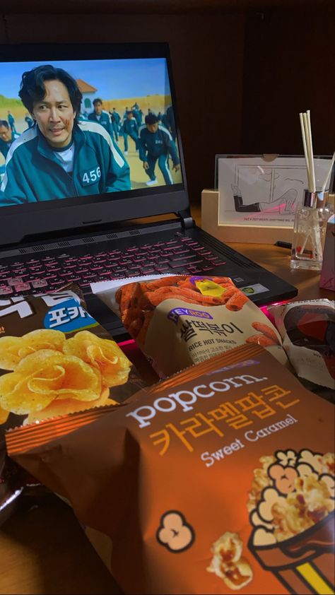 Kdrama Night Aesthetic, Aesthetic Noodles, Snack Korea, Aria Core, Seoul Trip, Jaehyun Bnd, Japan Snacks, Hot Snacks, Korean Grocery