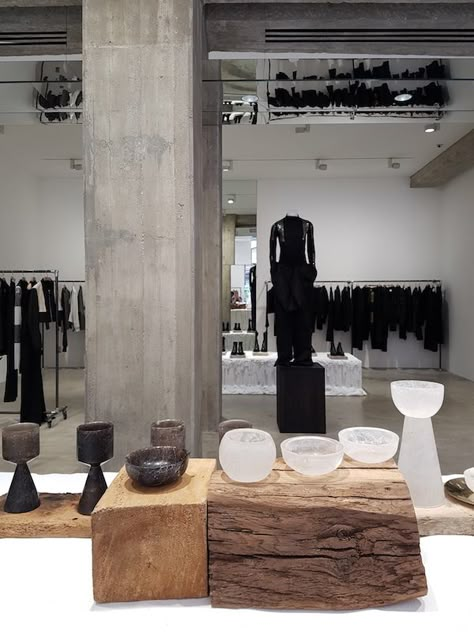 Rick Owens Milan store & furniture book signing | Milan Design week 2017 - vosgesparis Rick Owens Store Interior, Rick Owens Interior, Luxury Scandinavian Interior, Rick Owens Store, Rick Owens Furniture, Milan Store, Interior Minimal, Store Furniture, Showroom Interior Design