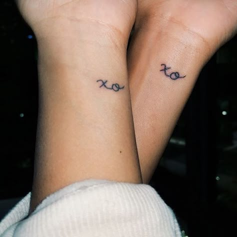 Small Bff Tattoos, Small Best Friend Tattoos, Cute Best Friend Tattoos, Xo Tattoo, Matching Bff Tattoos, Matching Friend Tattoos, Matching Best Friend Tattoos, Bestie Tattoo, Matching Sister Tattoos