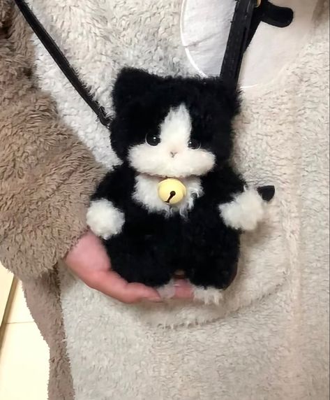 Plushie Bag, Cat Plushie, Doll Plushies, Cute Sewing Projects, Plush Bags, Kawaii Plush, Kawaii Plushies, Hello Kitty Items, Cute Backpacks