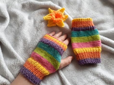 Fingerless Gloves Crochet Aesthetic, Fingerless Gloves Outfit, Cute Fingerless Gloves, Crochet Gloves Fingerless, Crochet Glove, Crochet Fingerless Gloves Free Pattern, Fingerless Gloves Crochet, Colourful Accessories, Cool Crochet