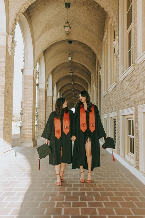 Graduation With Best Friend, College Graduation Pics With Friends, Fun Graduation Pictures With Friends, Graduation Pictures Two Friends, 2 Person Graduation Pictures, Sisters Graduation Pictures, Graduation Duo Poses, Grad Photo Ideas With Friends, Grad Pics College