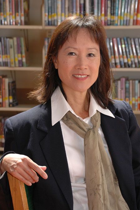 Tess Gerritsen - One of my favo writers. Tess Gerritsen, Favorite Authors, Book Authors, Strong Women, Detective, Favorite Books, Book Worth Reading, Good Books, Worth Reading