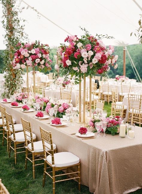 Bunga Wedding, Wedding Dais, Table In The Garden, Pink Flower Arrangements, Magenta Wedding, Hacienda Wedding, Marriage Ideas, Centerpieces Ideas, Fuchsia Wedding