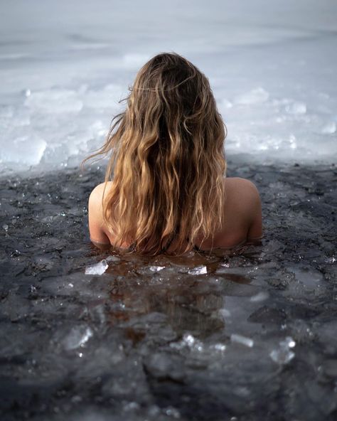 Ice Bath Photography, Cold Plunge Aesthetic, Ice Bath Aesthetic, Cold Swimming, Water Ritual, Cold Water Swimming, Cold Water Benefits, Ice Swimming, Winter Bath