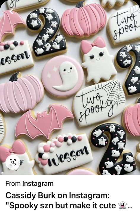 Halloween Party Cookies, Halloween Sugar Cookies Decorated, Pasteles Halloween, Halloween First Birthday, Halloween 1st Birthdays, Halloween Birthday Cakes, First Birthday Cookies, Dulces Halloween, Halloween Cookies Decorated