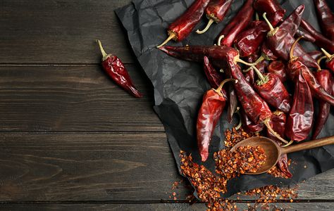 How to Dry Peppers: 6 Ways to Use Dried Peppers How To Dry Chili Peppers, How To Dehydrate Chili Peppers, How To Dry Red Chili Peppers, Drying Peppers, Drying Chili Peppers, Dry Peppers, Dried Chili Peppers, Pepper Color, Dried Peppers