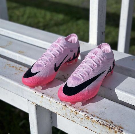 Nike Air Football Boots, Nike Football Cleats, Nike Air Zoom Football Boots, Nike Boots Football, Nike Shoes Football, Best Football Shoes, Football Shoes Nike, Boots Football, Nike Soccer Shoes