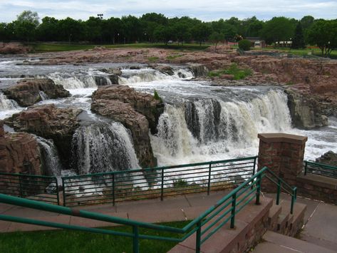 If you enjoy reaping the rewards without doing the work, you will love Sioux Falls, South Dakota; a waterfall you can practically drive up to. Winter Wonderland Lights, South Dakota Vacation, Indoor Water Park, South Dakota Travel, Best Place To Live, Sioux Falls South Dakota, Indoor Waterpark, Autumn Park, Door Upgrade