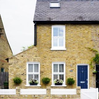 Victorian end-of-terrace extension | House tour | PHOTO GALLERY | Ideal Home | Housetohome.co.uk End Of Terrace Extension, Terraced House Interior, Terrace Extension, Front Door Images, Red Door House, Victorian Front Door, External Front Doors, Kerb Appeal, Side Extension