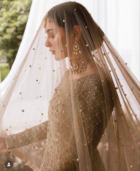 Nikkah Pics, Bridal Core, Pakistan Bridal Dress, Weddings Vibes, Bridal Dress Indian, Shaadi Ideas, Kanwal Malik, Pak Actress, Bride Groom Photoshoot